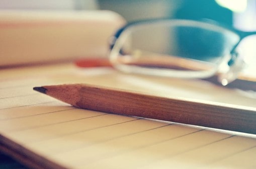 close-up-of-pencil-on-blank-paper