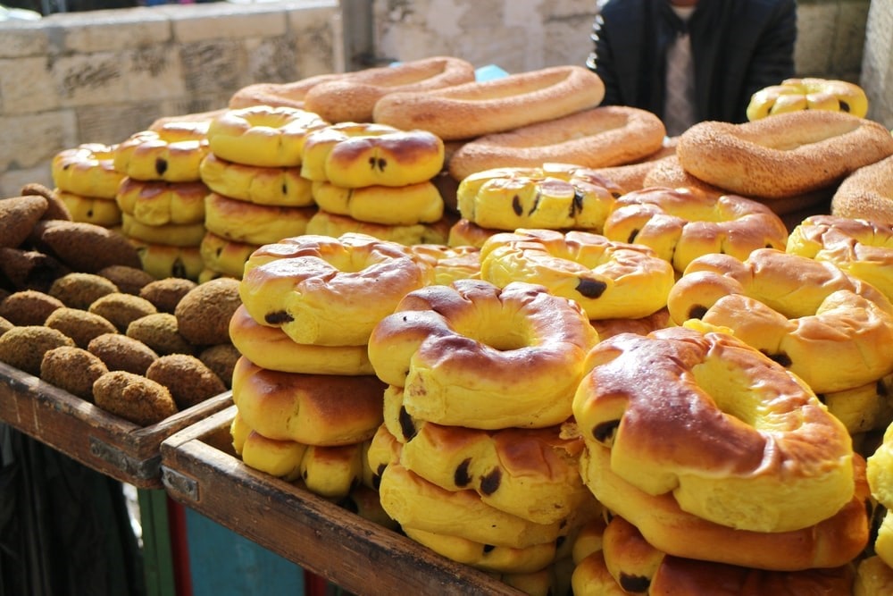 Bagel shaped sfenj bread