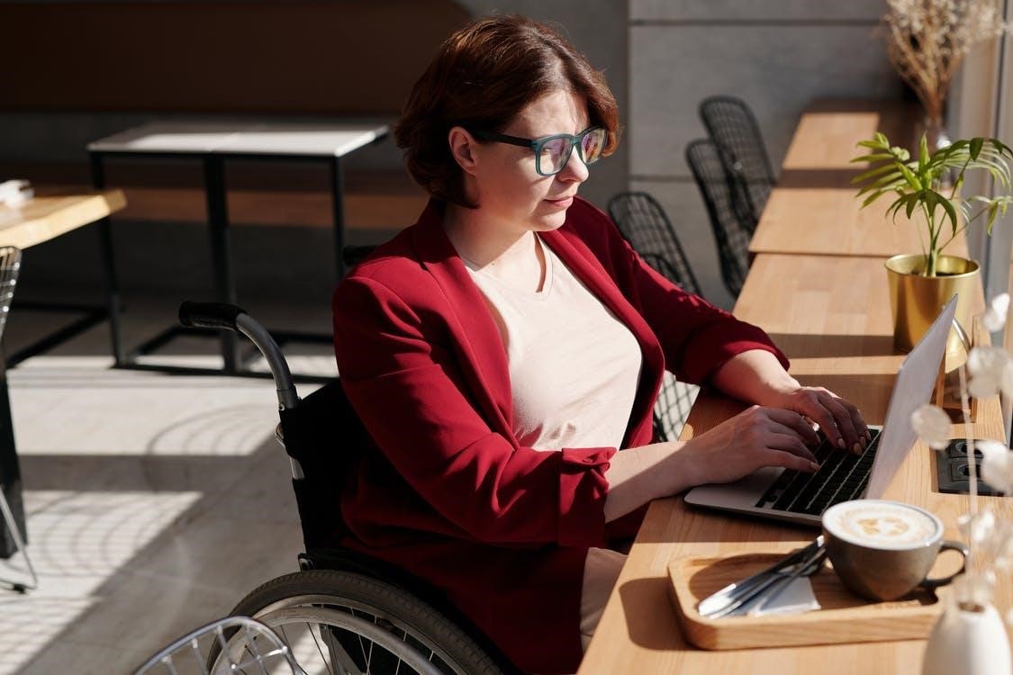 woman learning online on laptop sitting in a cafe